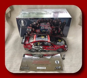 Carlectables 1:18 Holden VE II Commodore HRT 2011 Bathurst Winner Tander Percat - Bild 1 von 1