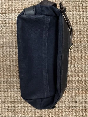 Kit de viaje Filson de sarga resistente azul marino Foto 1 de 4