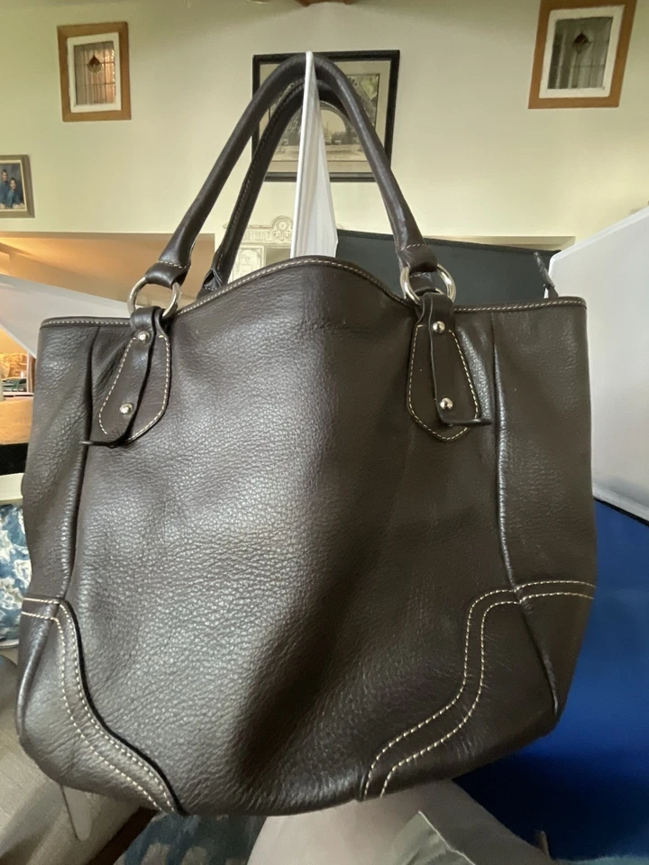 Bolso de mano Barney’s New York puede ser de cuero tal vez no. Estilo disquete. Marrón oscuro Foto 1 de 4