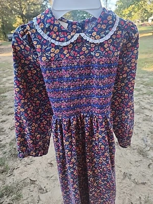 Vestido Cottagecore Vintage Laura Ashley Años 90’s Estampado Floral y Cuello Bayas Foto 1 de 4