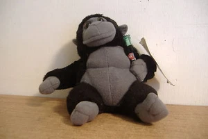 ~GORILA DE PELUCHE CON UNA BOTELLA DE COCA-COLA~JUGAR POR JUGAR~5 PULGADAS SENTADO~ - Imagen 1 de 2