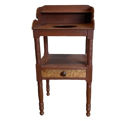 Lavabo antiguo con cajón de arce ojo de pájaro siglo XIX estilo Sheraton clásico Foto 1 de 4