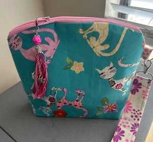 Accesorio BOLSO Bolsa Borla, Maquillaje, Viaje MCM GATOS Cosmético HECHO A MANO Rosa Azul - Imagen 1 de 2