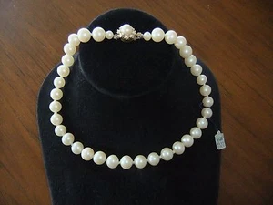 VINTAGE FAUX PEARL NECKLACE WITH RHINESTONE CLASP & ORIGINAL PRICE TAG NOS - Picture 1 of 5