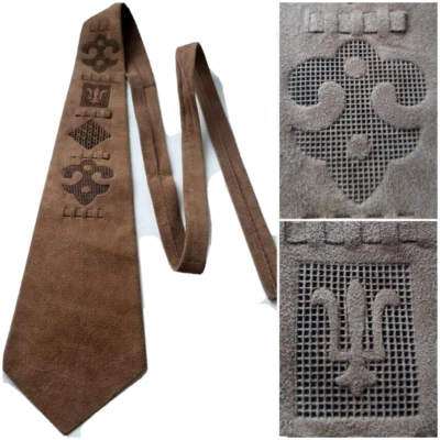Figuras perforadas vintage ANTYMAR corbata años 60-70, cuero/gamuza/nubuck 39" Х 3,5" Foto 1 de 4