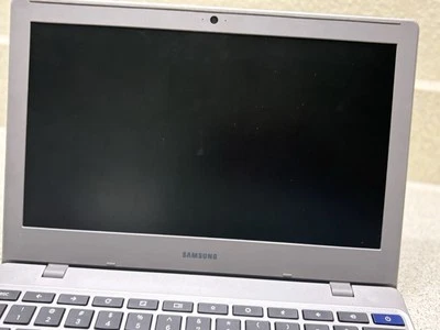 Portátil Samsung Chromebook Procesador Intel Celeron - Platinum Titan Foto 1 de 4