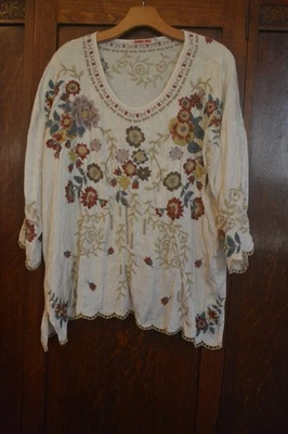BLUSA MARFIL DAMASCO FLORAL BORDADO MANGA 3/4 CUELLO REDONDO DE JOHNNY WAS ~ L Foto 1 de 4