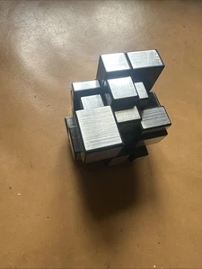 Pattumiera Specchio Magico Cubo 3x3x3 Argento Speed Cube Puzzle Educativo - Foto 1 di 3