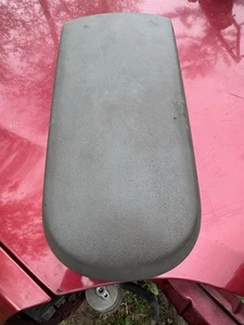 2005 2006 2007 Ford Five Hundred Center Console Gray Vinyl Armrest Lid OEM - Picture 1 of 6