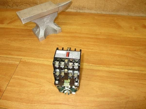 Allen Bradley 700-NM600A1 *NEW* AC Latch Relay - Picture 1 of 11