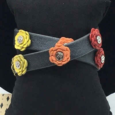 Brazalete Rústico Meagan Multicolor 15.5" Flor Envoltura Cuero Negro Tono Dorado Foto 1 de 4