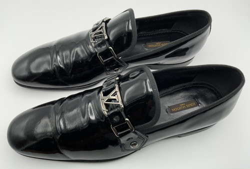 LOUIS VUITTON（LV） Mocassini Louis Vuitton in pelle verniciata con cinturino LV logo lusso neri taglia 7 5 BM