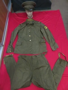 Sowjetrussland Militäruniform eines Offiziers der Roten Armee - Panzertruppen №9 - Bild 1 von 21