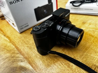 Sony Cyber-shot DSC-HX80 Schwarz Kompaktkamera - Bild 1 von 4
