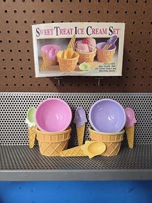 NIB Vintage Sweet Treat Ice Cream Set - 4 bowls and 4 spoons - Ice Cream Party - Image 1 of 3