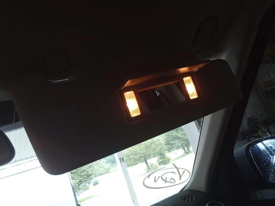 Passenger Right Sun Visor With Illumination Fits 10-16 LR4 799630 - Image 1 of 1