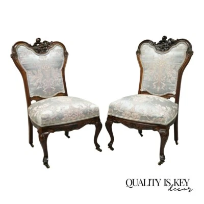 Sillas laterales victorianas florales talladas en caoba para salón - un par Foto 1 de 4