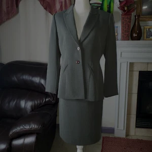 Le Suit Petite 2pc Skirt Suit Single-Breasted Business/Career/Church Sz 8P Gray - Picture 1 of 6