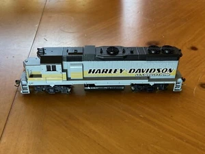 LIMITED EDITION HO SCALE HARLEY DAVIDSON GP 38-2 LOCOMOTIVE NEW - Picture 1 of 7