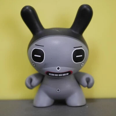Kidrobot 3"Dunny 2004 DALEK Series Square Eyes Grey Vinyl Figure sell AS IS - Image 1 of 4