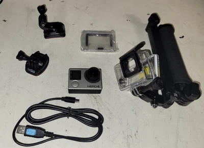 Fotocamera GoPro Hero4 con accessori senza memory card Hero 4 - Immagine 1 di 4
