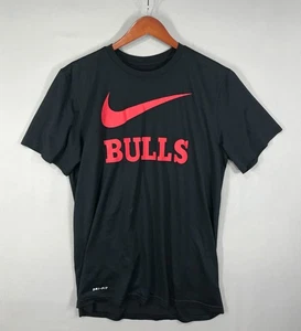 Nike Tee Chicago Bulls NBA T-Shirt Mens Medium Black Red Pullover Dri-Fit Swoosh - Picture 1 of 11