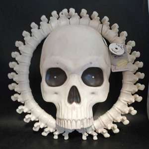 16" Skull Wreath Animated Halloween Décor Scary Talking Red Eyes, Batt Incl. OBO - Picture 1 of 9
