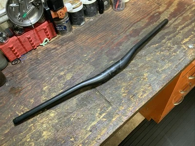 Manillar elevador Race Face Aeffect R 780 mm de ancho 20 mm de elevación 8 ° de respaldo 5 ° hacia arriba Foto 1 de 4