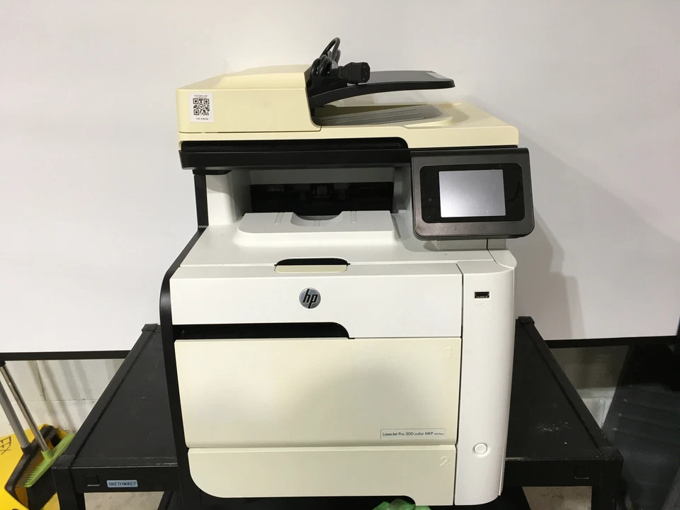 Impresora láser inalámbrica HP LaserJet Pro 300 color MFP M375nw 17k pg ct y tóner Foto 1 de 4