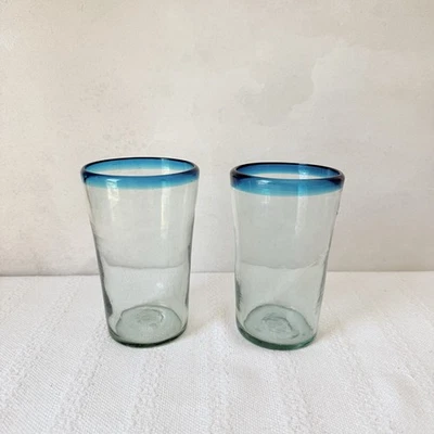 "Juego de 2 vasos de vidrio mexicano soplado a mano vintage con borde acuático turquesa 6""H" Foto 1 de 4