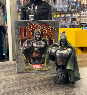 Мини-бюст статуэтка Bowen Designs 1106/5000 Marvel Doctor Doom 7 дюймов - Изображение 1 из 4
