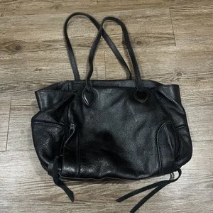 Borsa a mano Aimee Kestenberg grande in pelle nera con ciottoli borsa hobo - Foto 1 di 10