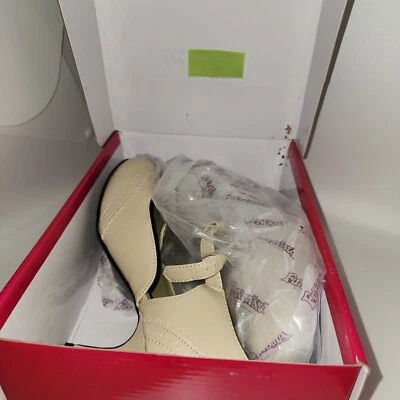 Funtasma Flapper Women's Heels Cream , size 7M/37, New in Box Fun & Fashionable - Image 1 of 4