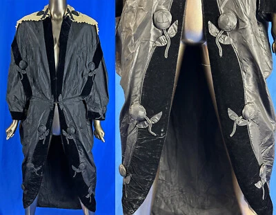 Abrigo Cocoon Vintage Becker Ave de l'Opera Paris Negro Seda Rosetas Estilo Poiret Foto 1 de 4