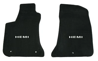 Alfombrillas delanteras de ébano Lloyd VELOURTEX HEMI plateadas logotipos Chrysler 300 2011-2018 Foto 1 de 4