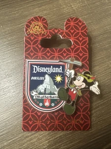 Disney Parks Disneyland Resort Matterhorn Bobsleds 2022 con prendedor de Mickey Mouse - Imagen 1 de 2