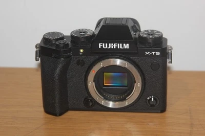 Fujifilm X-T5 Mirrorless Camera - Fresh Water Damage - Free Del - No reserve! - Image 1 of 4