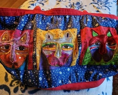 Bolso de Playa Grande de Lona Laurel Burch Difícil de Encontrar De Colección Gatos/Cuentas Rojo y Azul 12 X 20W Foto 1 de 4