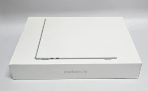 Apple Macbook Air M4 10-Core 13in 256GB SSD 16GB 8Core GPU 2025 Silver Sealed - Picture 1 of 3