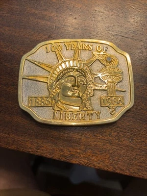 Statue of LIBERTY  Belt Buckle GOLD AND SILVER Star W DIAMOND CHIP IN TORCH - Image 1 of 3