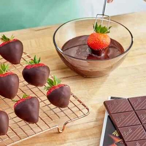 Barra de chocolate negro Lindt Excellence 78 % cacao 3,5 oz. - 12/Pack - Imagen 1 de 3