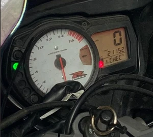 2006 2007 SUZUKI GSXR 750 SPEEDOMETER TACH GAUGE CLUSTER 21K MILES - Picture 1 of 7