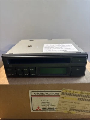 Mitsubishi 1-DIN COMPACT DISC CD PLAYER MB823851 W020 CD305 Eclipse 3000GT Foto 1 de 4