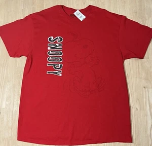 (XL) Camisa CACAHUETES Rojo Nombre SNOOPY Personaje Baile Snoopy Cedar Fair Camiseta Nueva Sin Etiquetas - Imagen 1 de 5