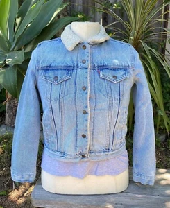 Levi's Jacket Womens Size S Blue Denim Sherpa Lined Ex-Boyfriend Trucker Ladies - Picture 1 of 10