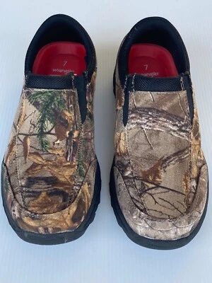 Zapatos mocasines Wrangler de tela camuflada sin cordones de espuma viscoelástica para hombre 7 Foto 1 de 4