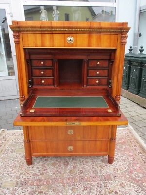 Biedermeier Sekretär um 1830, aus Süddeutschland, in Kirschbaum - Bild 1 von 4