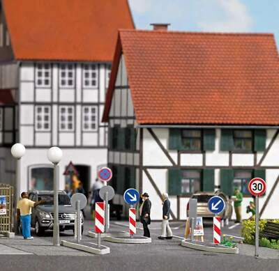 Busch 1111 HO/OO Gauge Traffic Islands Kit - Image 1 of 2