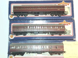 3 x Bachmann Maroon Coaches. 34-603, 34-626 x 2. Excellent cond.OO scale. Boxed - Picture 1 of 14