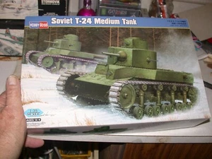 Hobbyboss 1/35 82493 Soviet T-24 Medium Tank - Picture 1 of 2